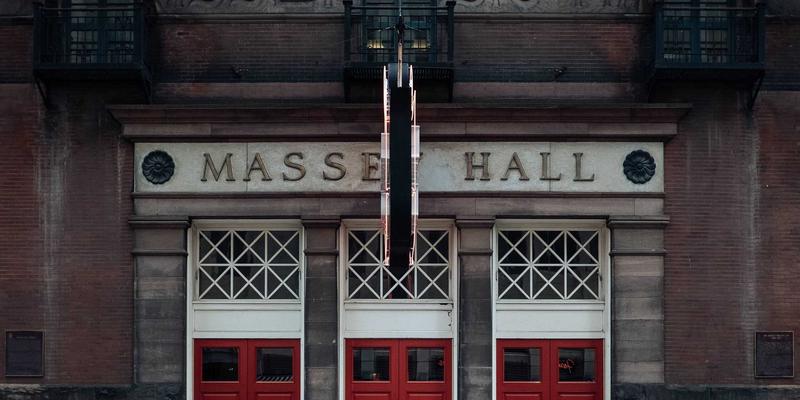 中国大师的笔墨精神：书法艺术如何重塑现代设计思维与职业素养