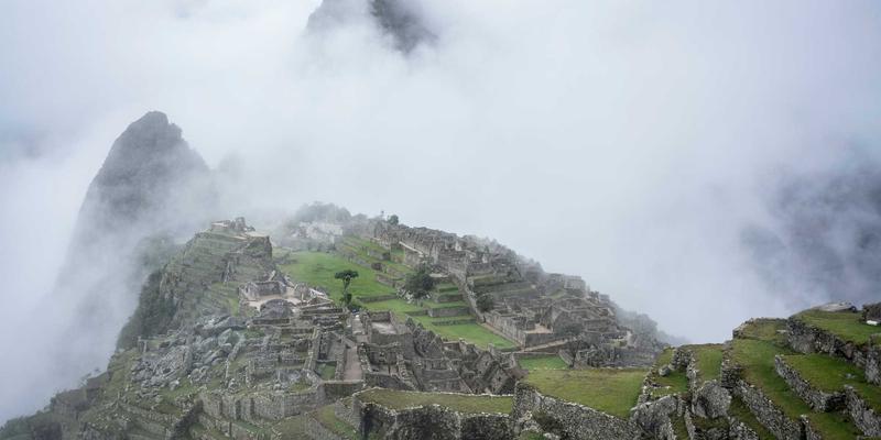中国玉雕大师的琢玉心法：如何将匠心工艺融入高端定制与精益生产管理